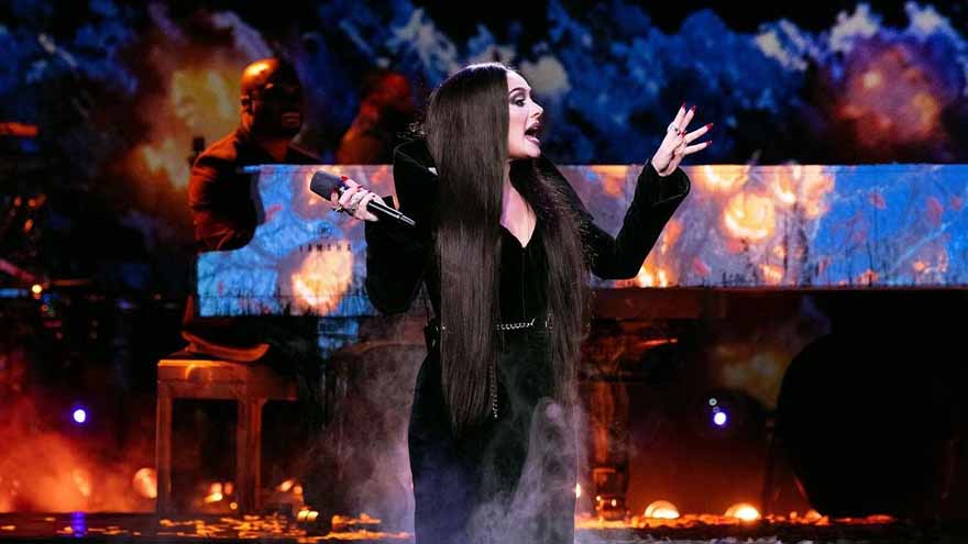 Adele s Halloween Costume Stuns as Mortician Addams for Halloween