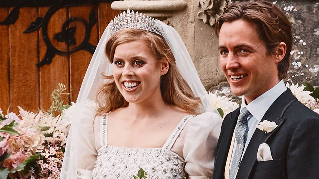 Sweet image of Queen Elizabeth II with Princess Beatrice in her